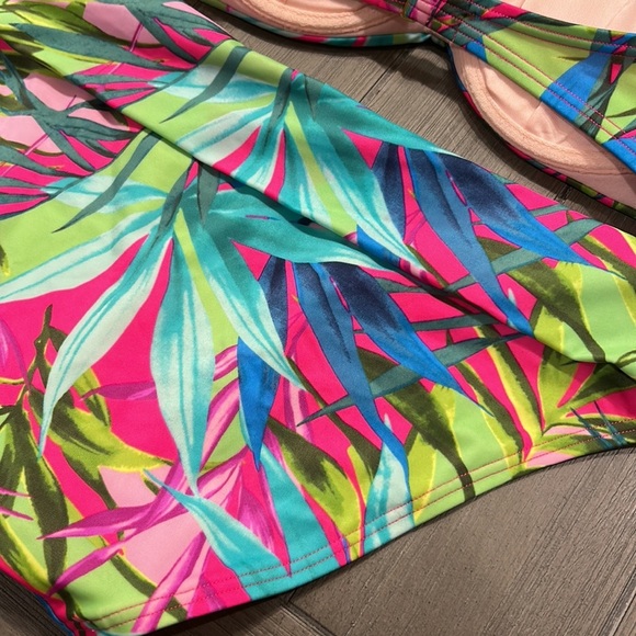 Victoria's Secret Push-up Tropical Bikini Set - Picture 5 of 10